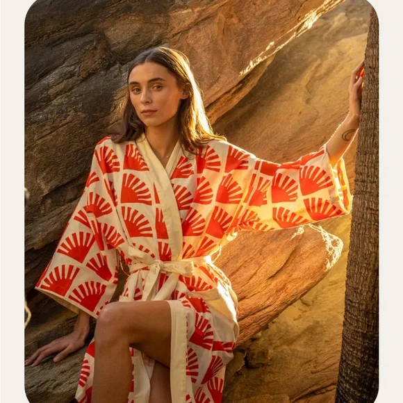 Wonder Valley Sunday Robe - Picture 2 of 9